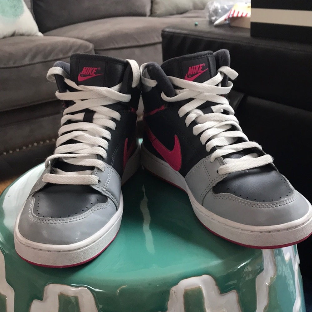 Nike Basketball Ball Shoes! Excellent condition!